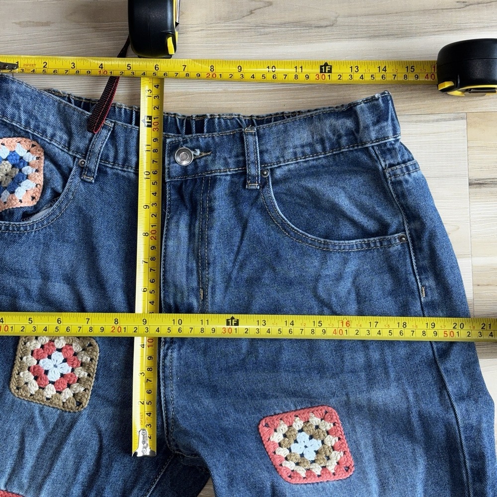 Oli & Hali Boho Crochet Multicolor Granny Square Patch Jeans Raw Hem Size Medium - Picture 6 of 11